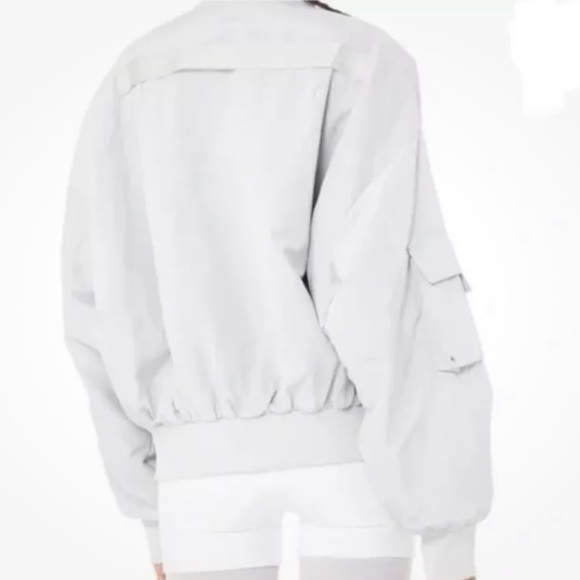 ALO YOGA oversized bomber jacket. - Picture 6 of 7